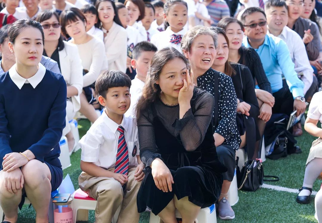 开启智慧梦想起航曲江二小举行魔法学校欢迎你新生入学礼