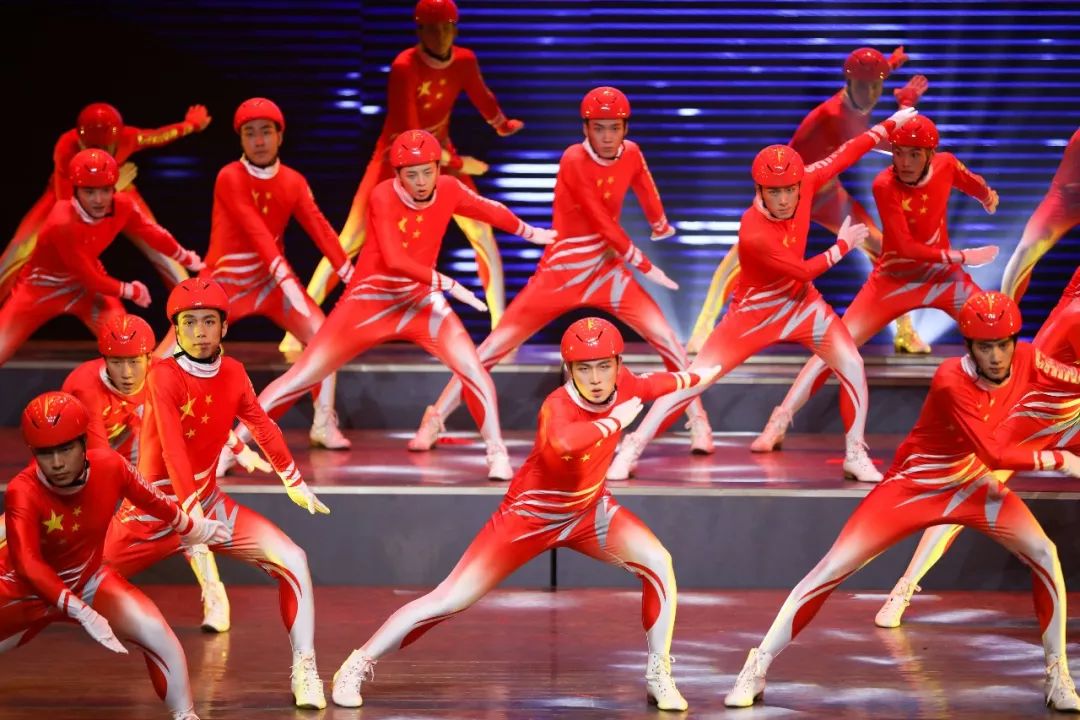 每一个渴望光荣的人都是英雄,每一个创造的荣耀时刻都是成功!