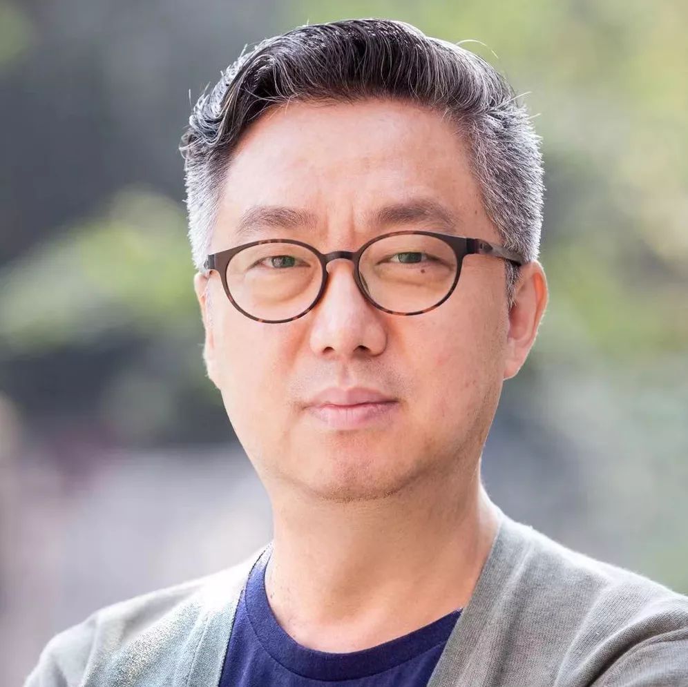 好像说起我在解放军艺术学院那会儿的人,不管是中专,本科的同学,还是
