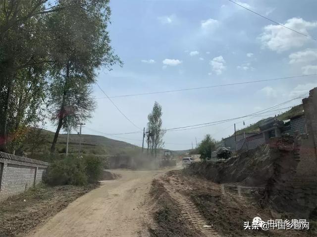 湟中县西纳川第二条乡村旅游公路开工建设_拦隆口镇