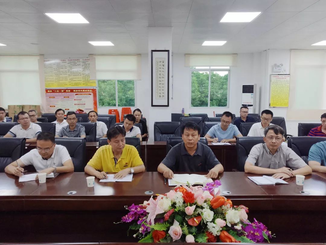 南安市政府王昭昭副市长到华侨中学关心指导工作