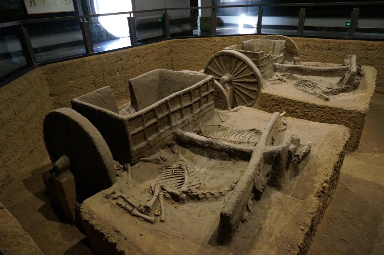 原创妇好墓出土古怪玉人因他腰部的一件东西它竟成考古难题