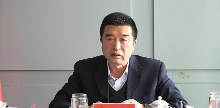 图强林业局党委组织党委理论学习中心组成员观看专题教育片