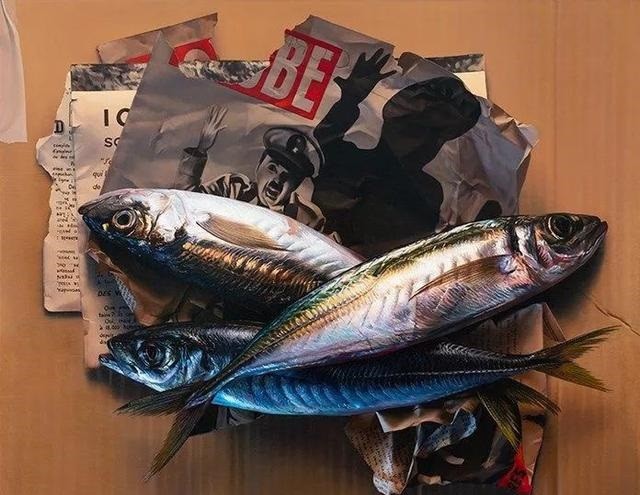 还有下面这三条带着颜色的海鱼,与普通的鱼不一样,这三条鱼更漂亮了.