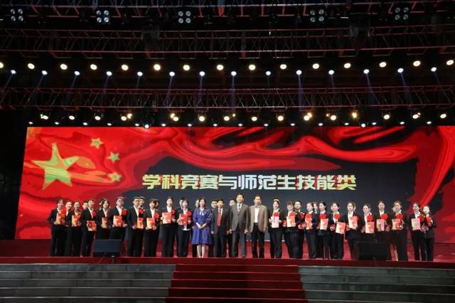 我院舞蹈团,合唱团,管乐团以及姜晓苏,周谦,刘杰三