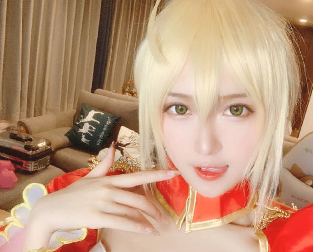 腐团儿晒出新尼禄cos让粉丝打开新世界大门这人鱼背绝了