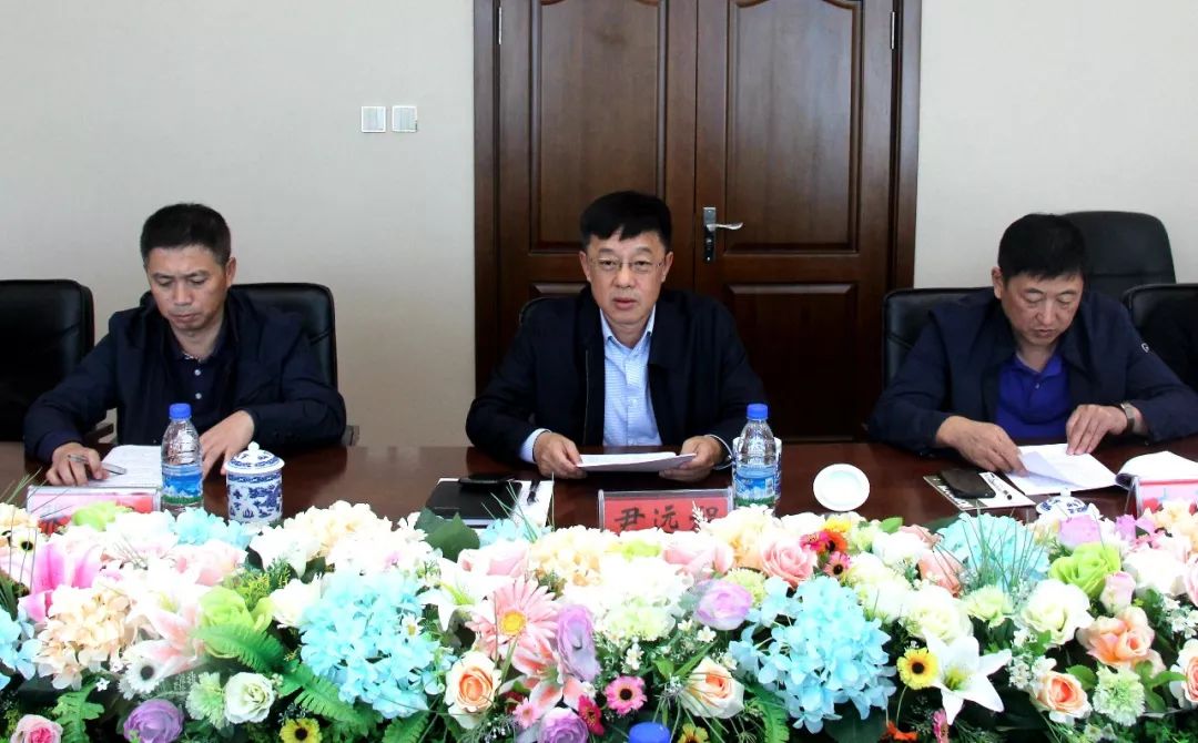 亚布力林业局有限公司党委副书记,总经理尹远程,副总经理李宜华,宣传