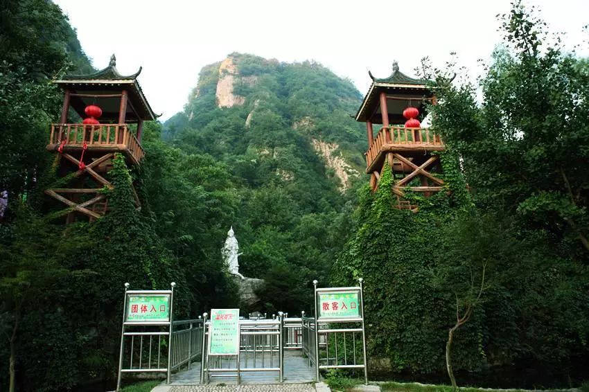 养子沟旅游度假区五个景观区以:樊梨花寨,老龙潭瀑布,锁儿崖,蜂糖崖