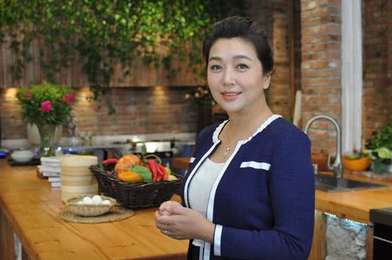 52岁江珊近照曝光越老越风韵犹存女人味儿十足网友漂亮