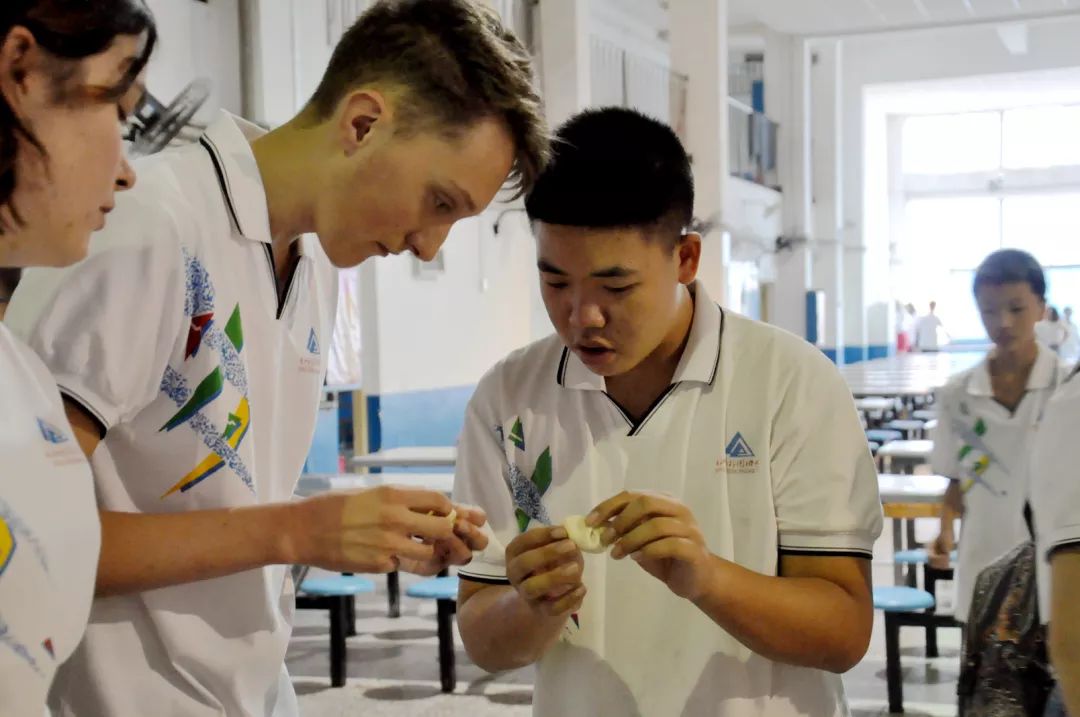 强势围观颜值与智慧并存的德国高中生空降株洲