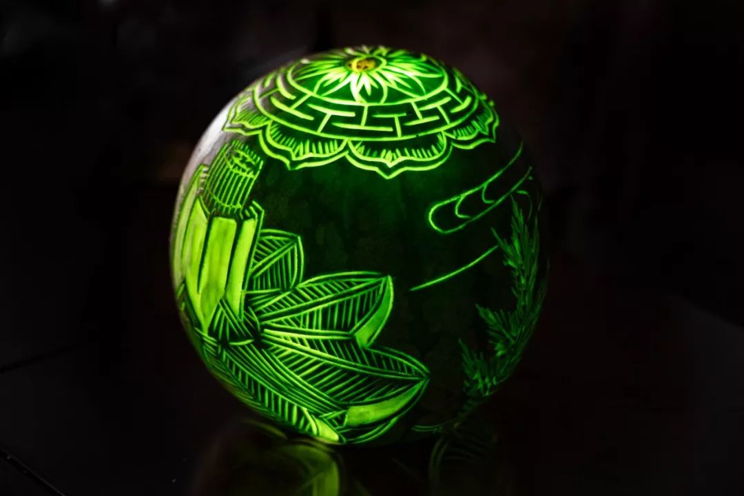 快消失的手艺人 | 江南小城的老师傅,能把西瓜雕成琉璃灯