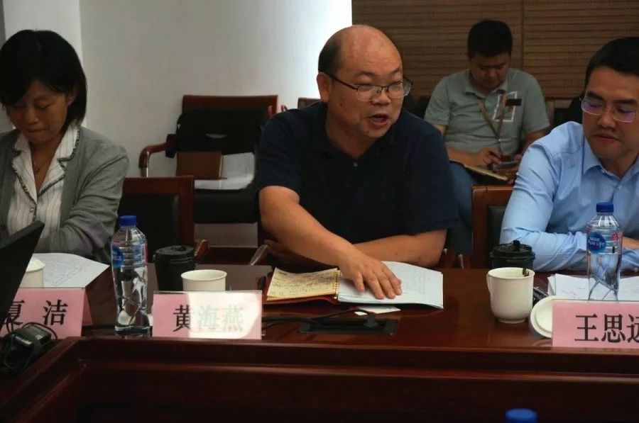 上海体育学院高等研究院副院长黄海燕建议徐汇体育产业应当围绕涎费