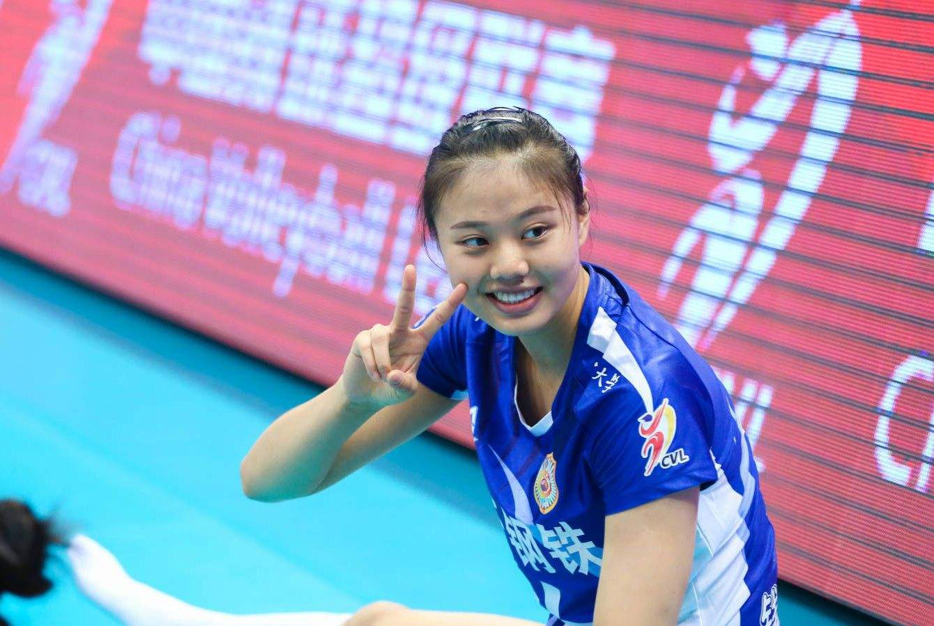 女排的未来希望,小小年纪立下惊天誓言,186cm长着一副明星脸_龚翔宇