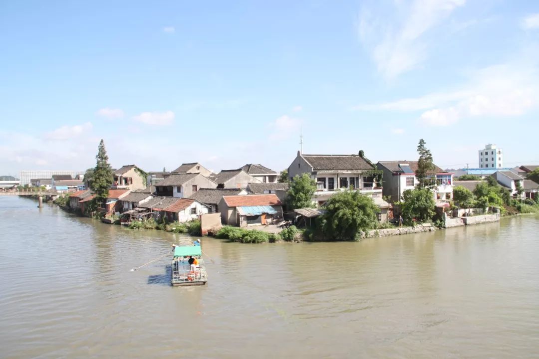 可爱的中国奋进的上海70年辉煌巨变看松江这里是洞泾镇