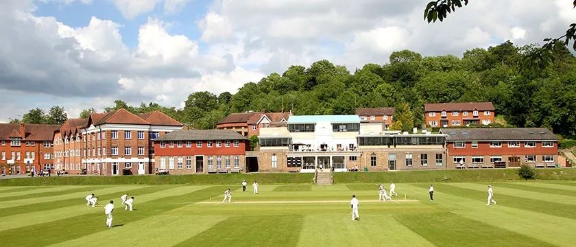 凯特汉姆学校(caterham school),1811年建于刘易舍姆区,后于1884年