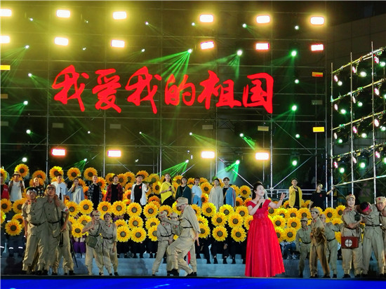 江苏省海安市举办社会各界群众庆祝新中国成立70周年联欢晚会 图6