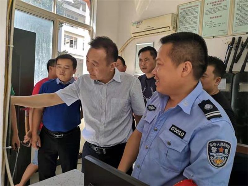 张铁炎率队检查督导岳麓街道国庆节前安全生产工作