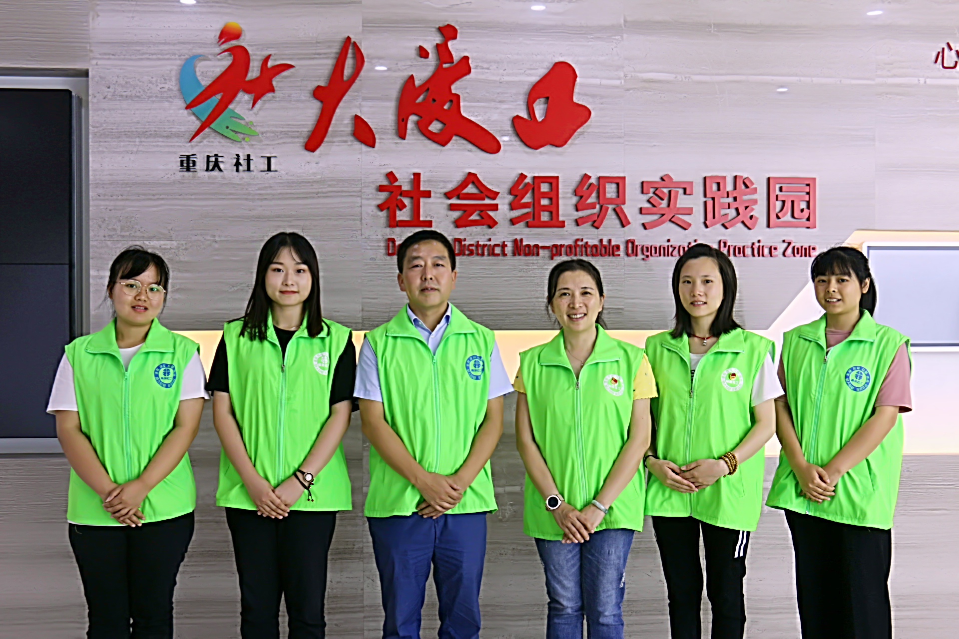 2010年以来,梅明社工已经带动万余名志愿者和众多爱心企业投身到公益