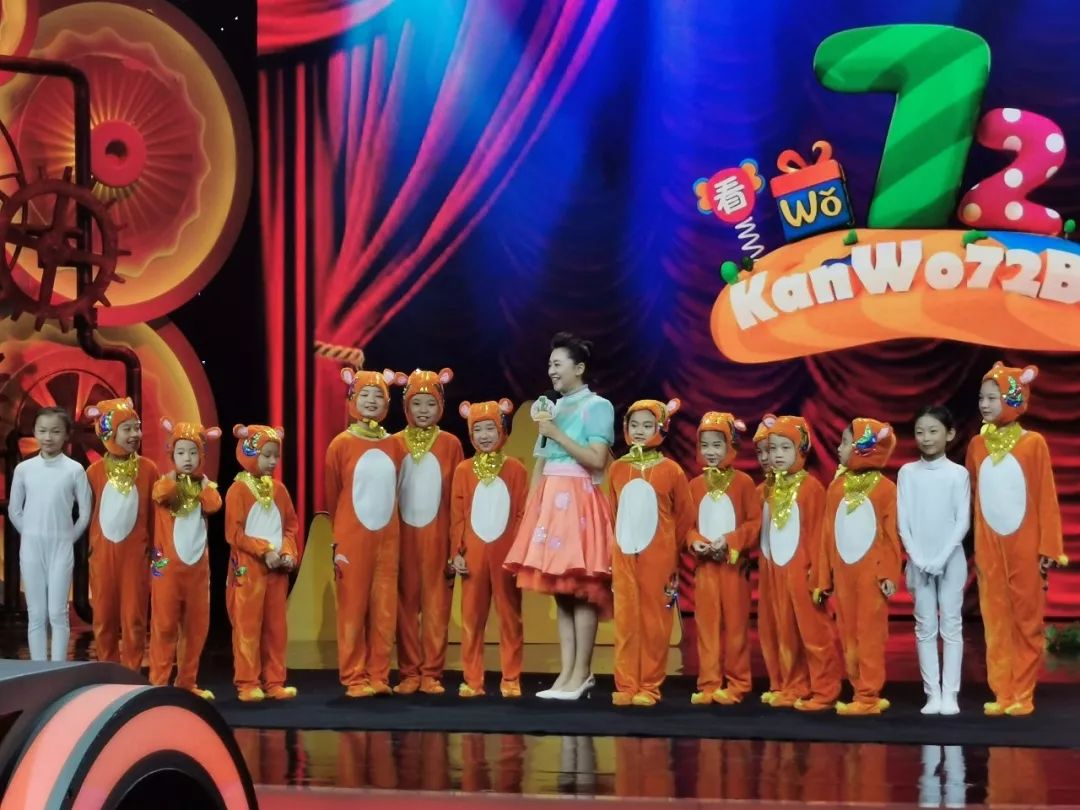 月 25 日,我校的小演员们在七色光三位老师们的带领下,赴北京参加节目