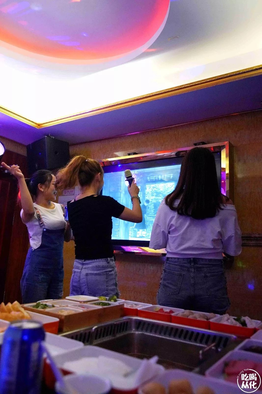 从化首家火锅ktv包厢里边唱k边唰火锅约吗