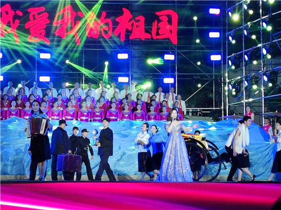江苏省海安市举办社会各界群众庆祝新中国成立70周年联欢晚会 图2