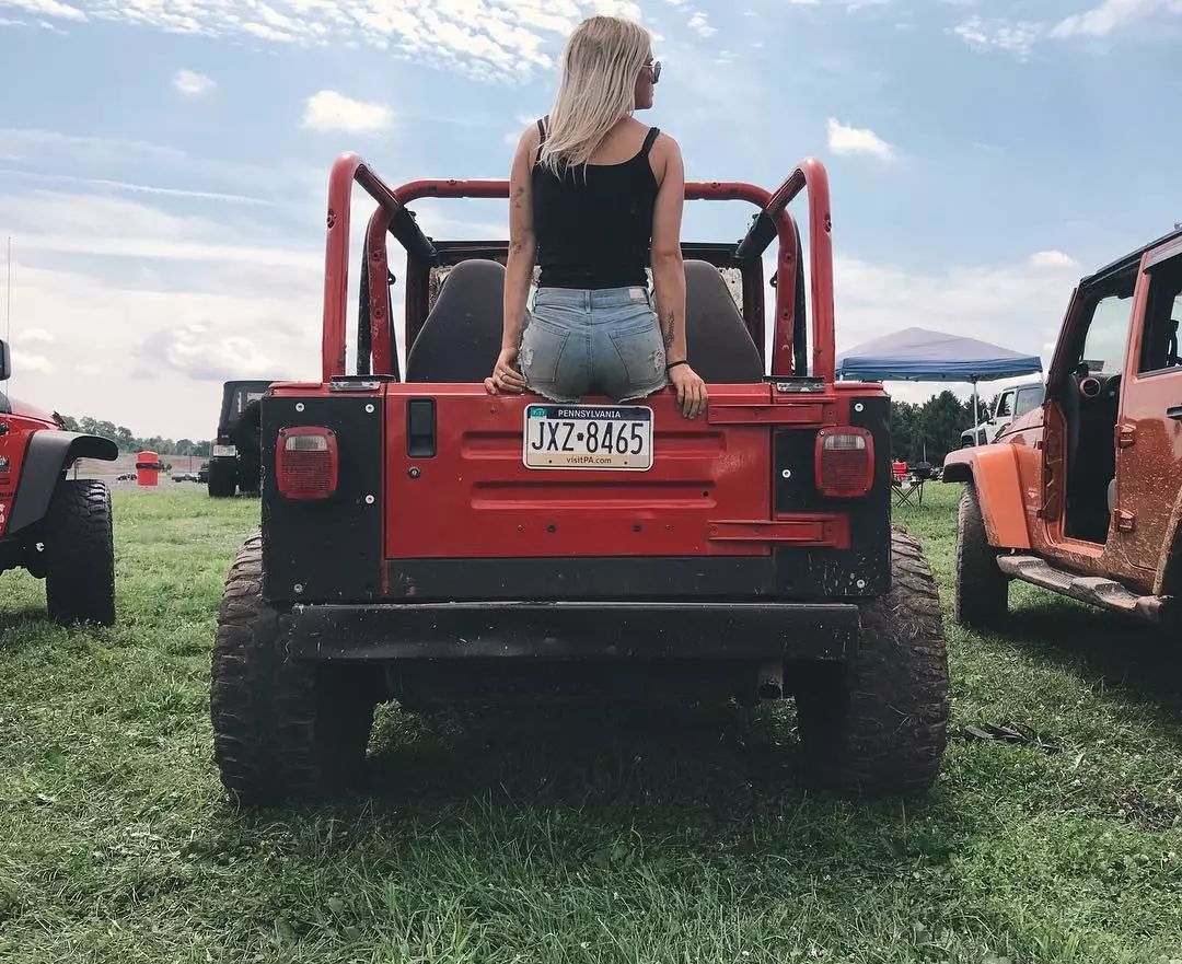 美女与野兽改装jeep牧马人和他的女孩们