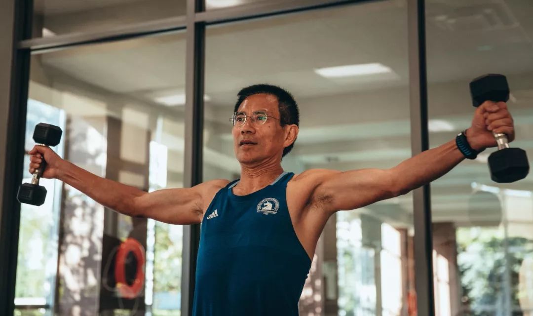 王国祥马拉松跑者的早晨