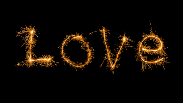 本发明将人们的日常需求最多的一类图案和文字预先做成相应的图文烟花