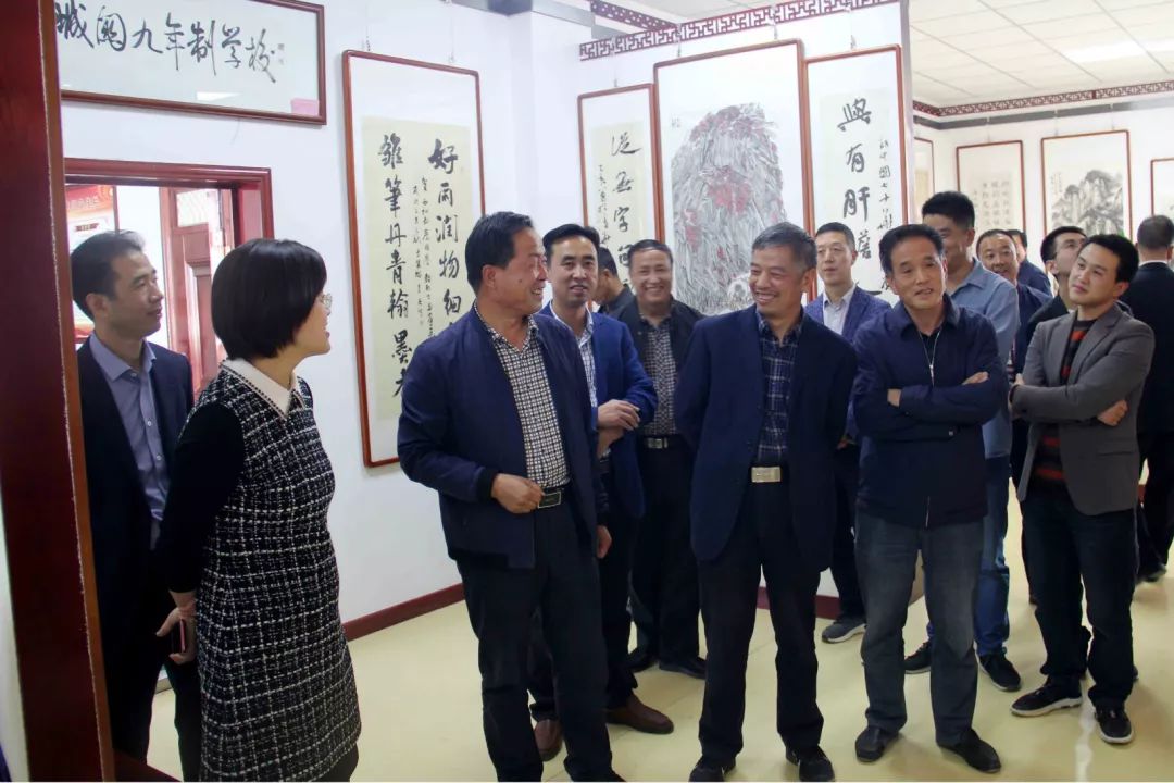 西和县举办庆祝新中国成立70周年教育系统教职工书画展