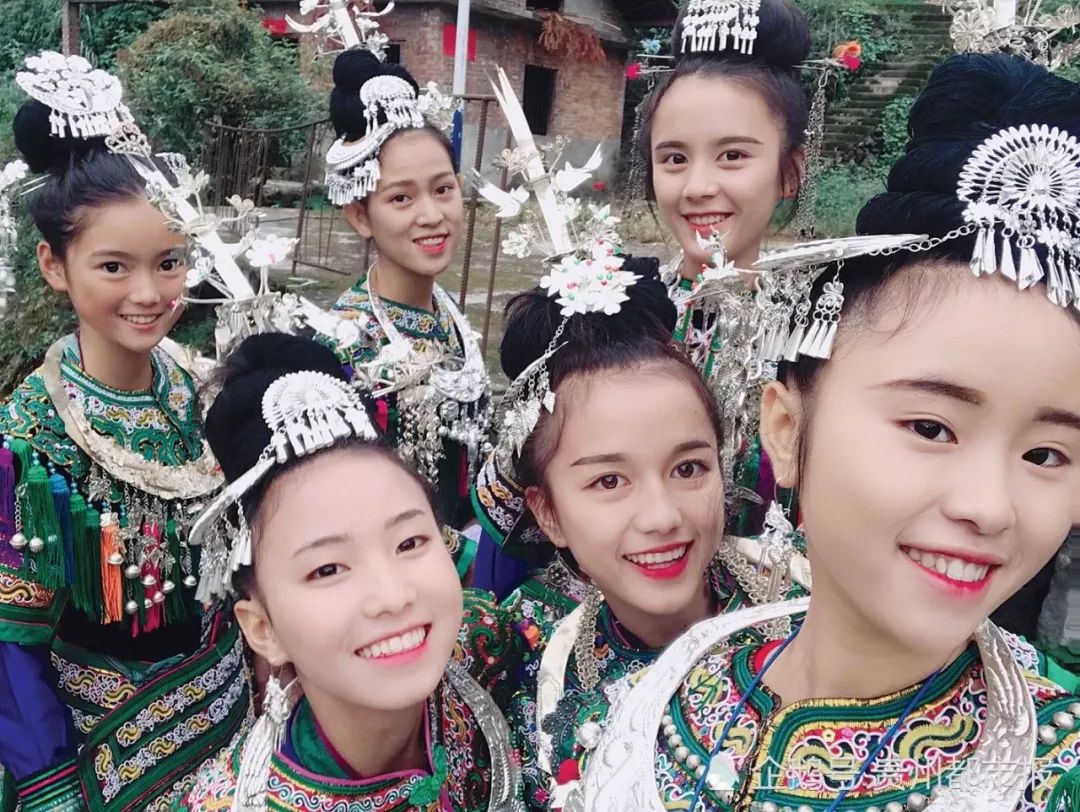 至今,"侗家七仙女"粉丝数达29万,发布了近200条视频.