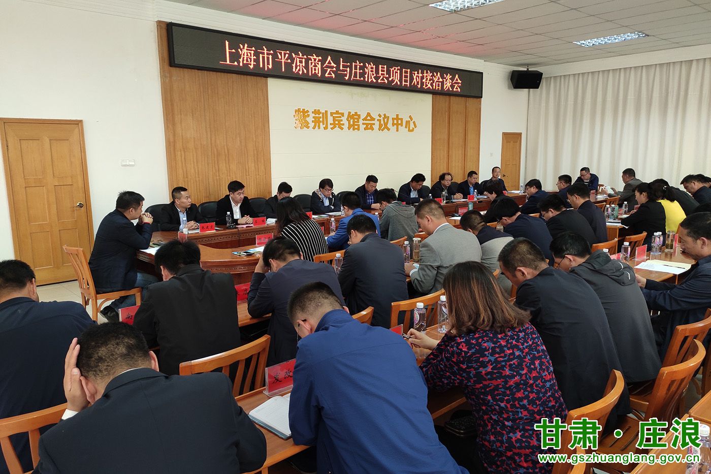 县委常委,常务副县长刘卓禄,县政府副县长赵志刚参加会议或