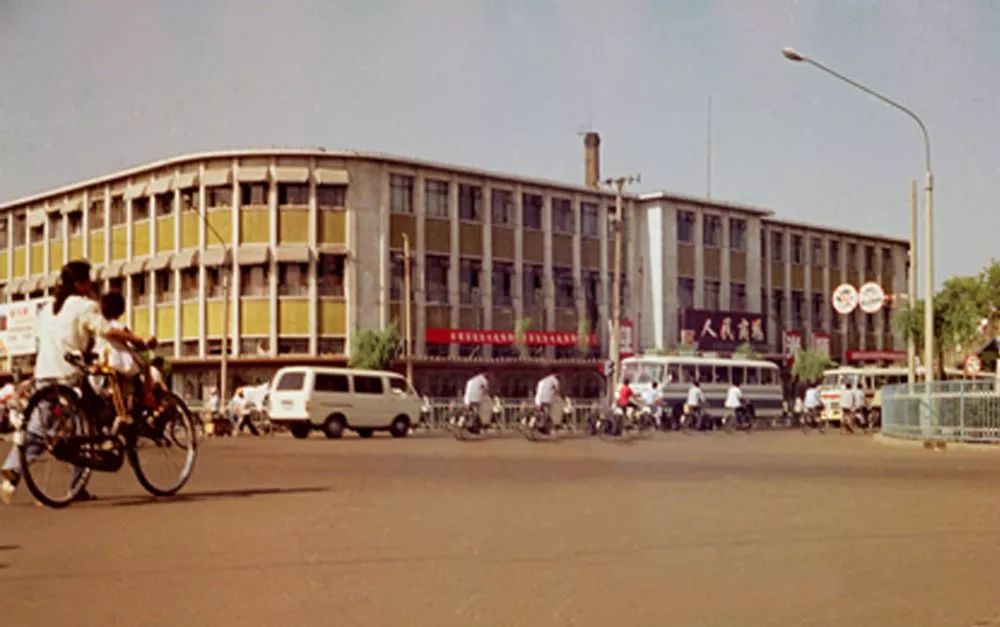 如此生活30年,这首歌你一定不陌生在这个摇滚之乡的石家庄"人民商场"