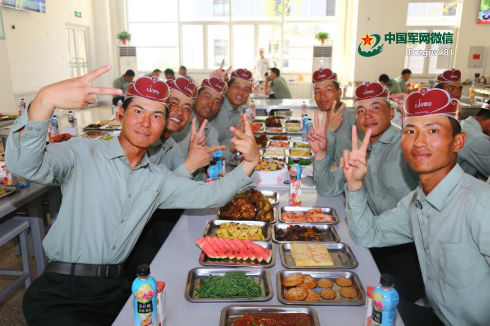 国庆大阅兵15个徒步方队来了!训练场伙食公开,网友都馋哭了