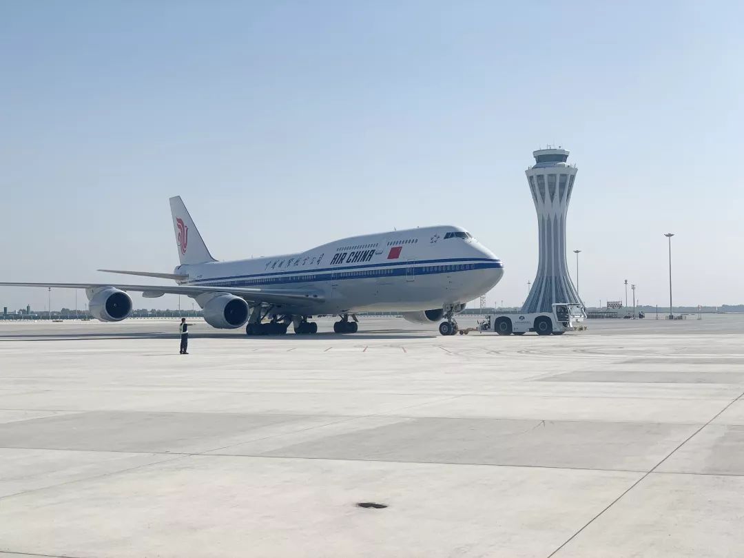 中国东方航空公司的空客a350中国南方航空公司的空客a380标志着北京