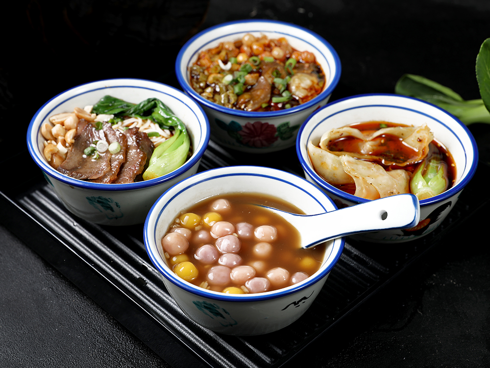 重庆特色——四小碗进店必点饮品芒果奶盖每日采购的新鲜芒果,安佳