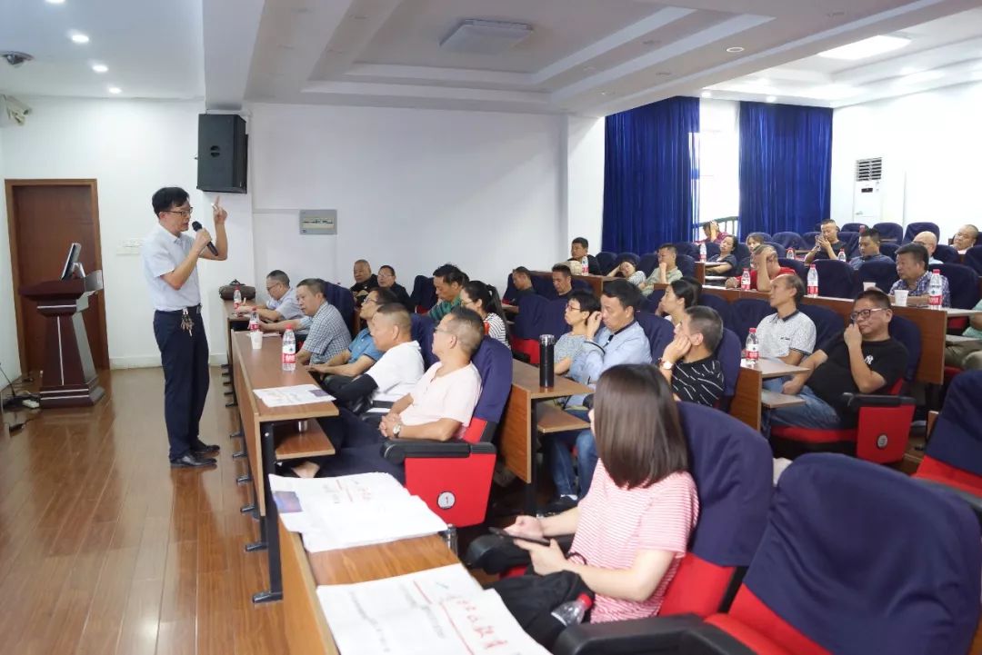 缙云县龙泉市的客人来慈溪电大参观考察