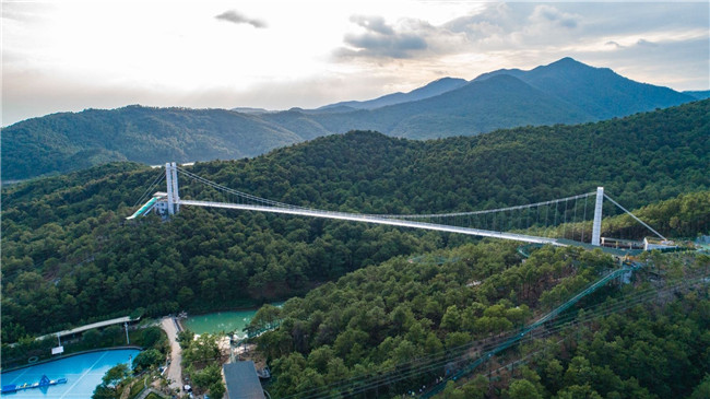 佛山盈香生态园玻璃桥率先通过专家组复审国庆假期正常开放