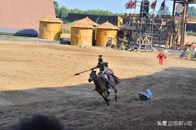 满城尽是中国红!赵王双城万面国旗迎国庆