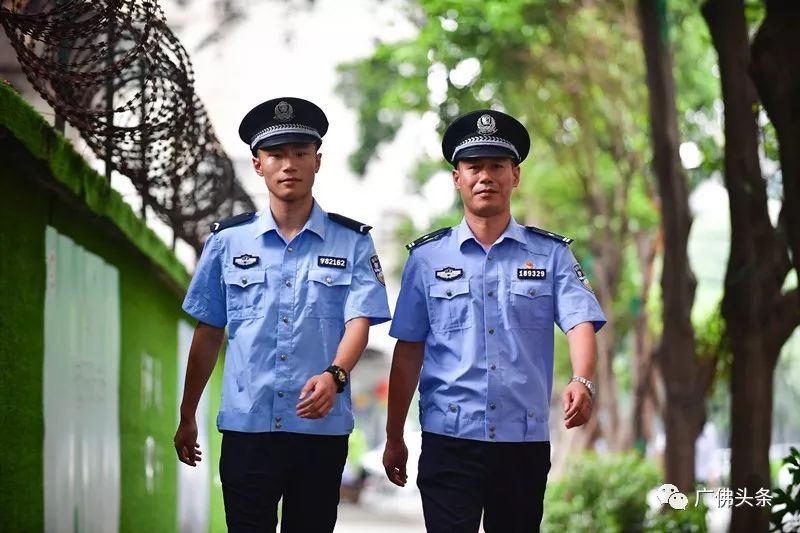 72式公安警服图片