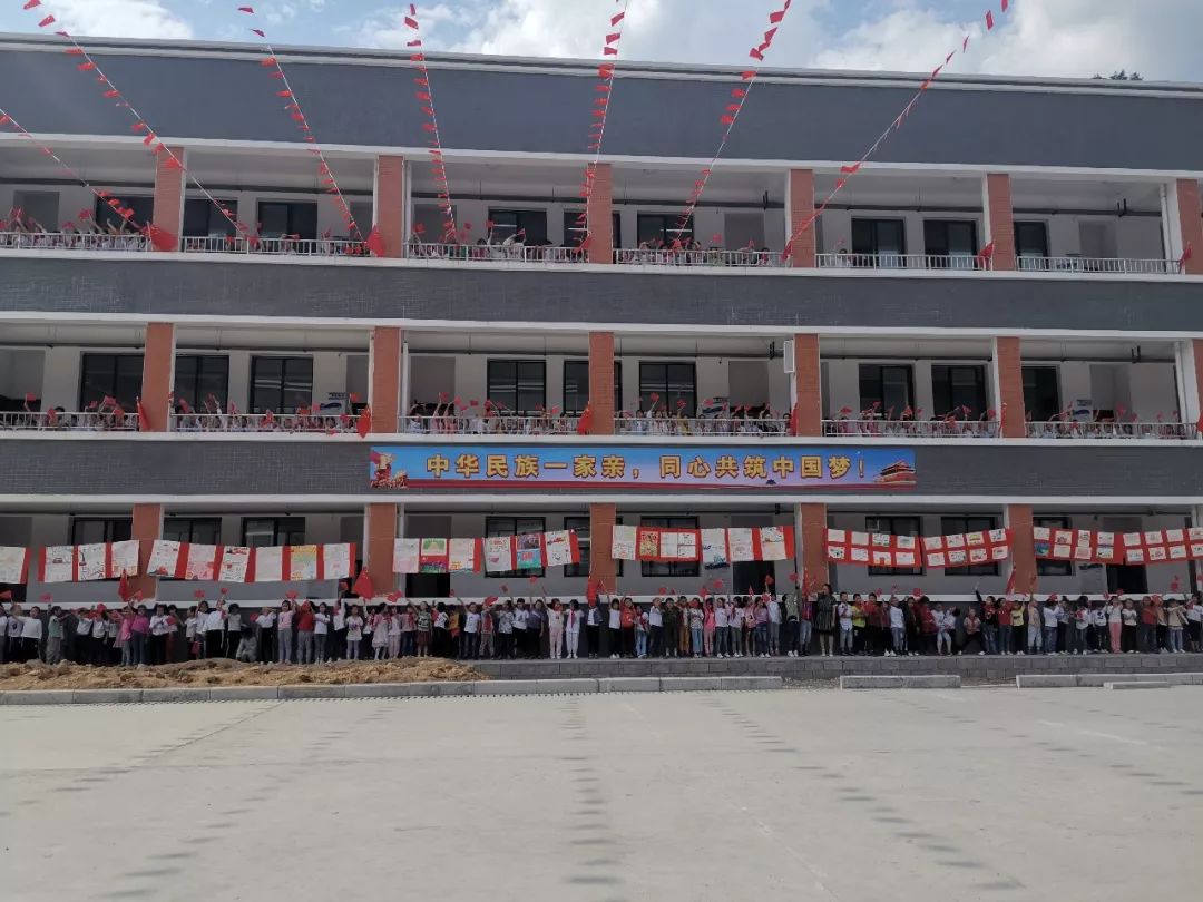 石堤镇中心校供图实验婴幼儿园供图秀山第一初级中学供图特殊教育学校