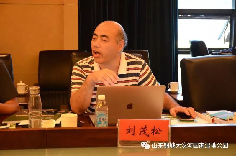 区人大常委会主任王纪青对下一步湿地公园建设和发展谈了意见和建议