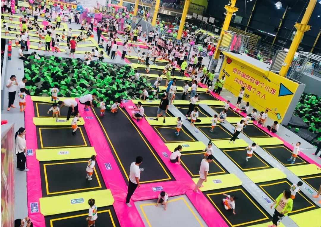 59.9元原价120元抢跃趣蹦床运动工厂成人票周末/平日不限时票 !