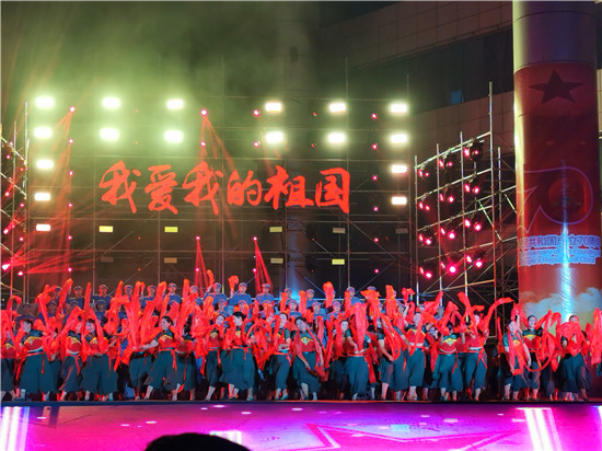 江苏省海安市举办社会各界群众庆祝新中国成立70周年联欢晚会 图4