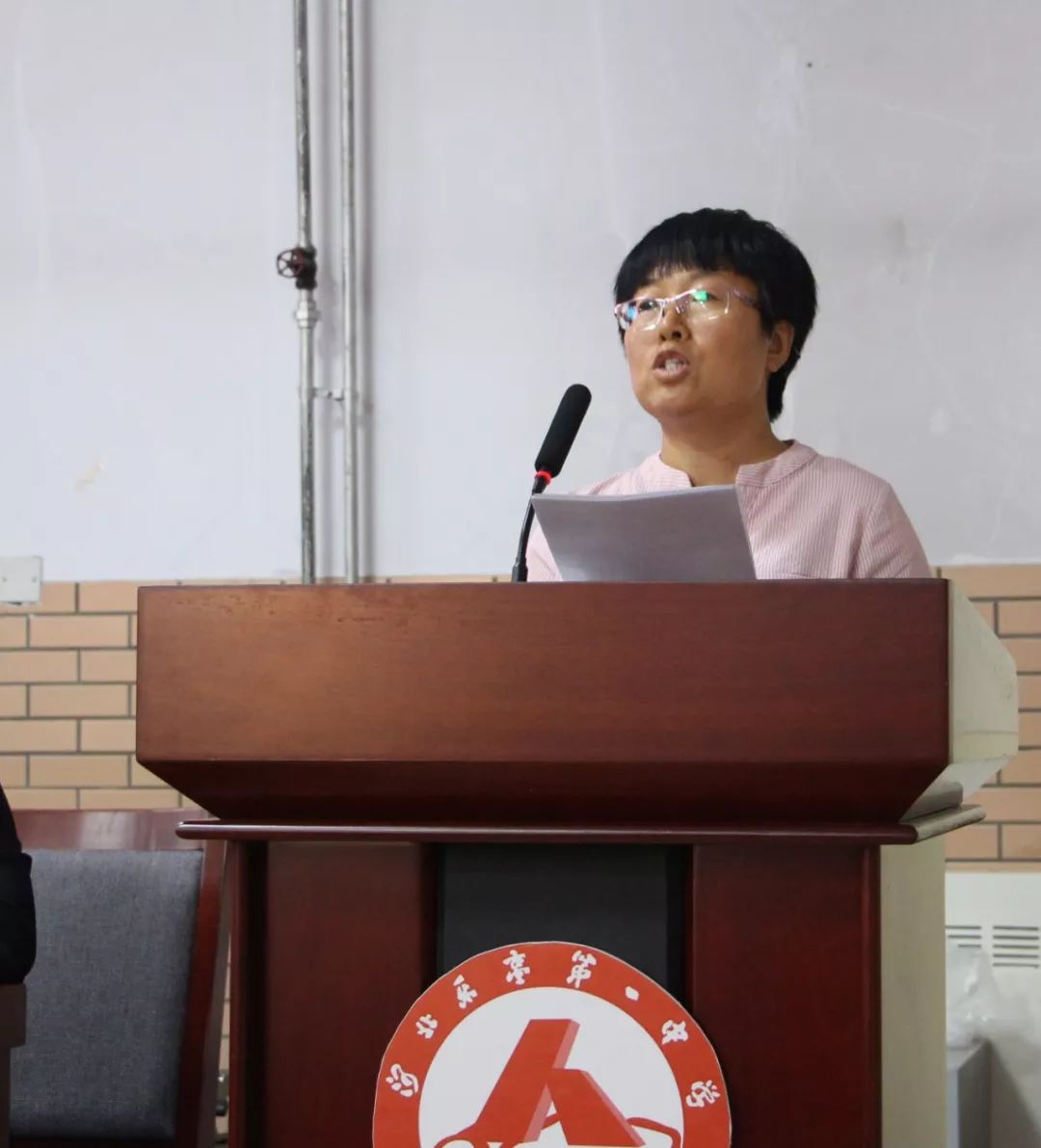 乐亭一中举行青年教师表彰及新学年青年教师拜师大会