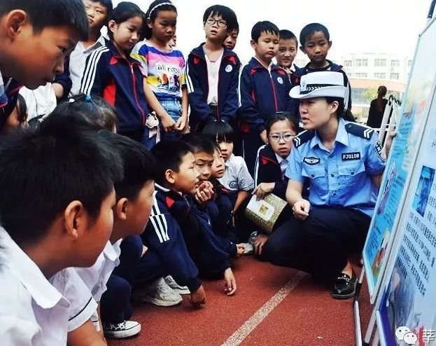 莘縣交警提示,校車駕國慶駛人切勿超速超員和疲勞駕駛.