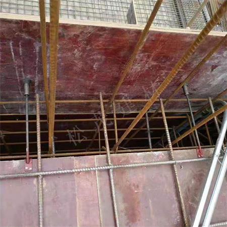 梁口位置怎么固定宽度?