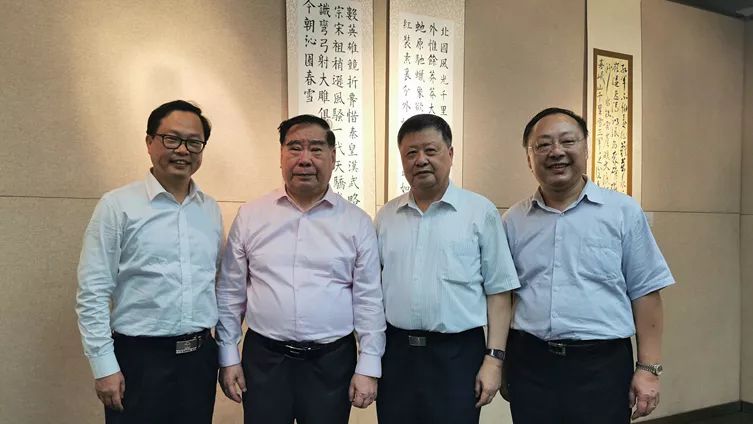 政府原副市长刘振元先生,原总政治部副主任兼军委纪委书记童世平上将