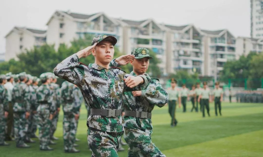 軍訓剪影紡服院的軍訓十二時辰