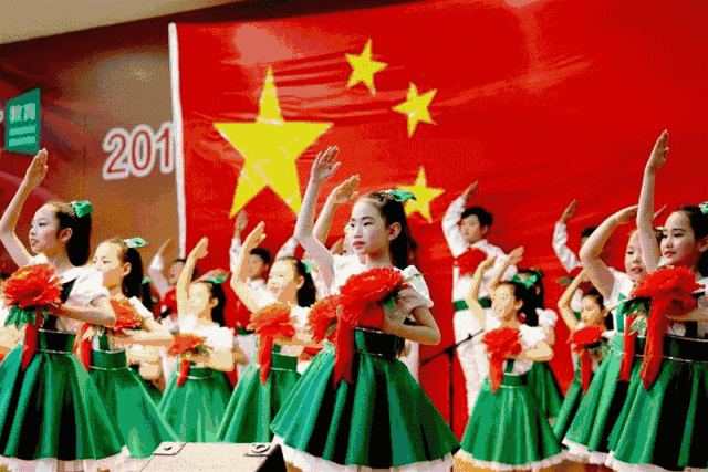 飞机坦克刷屏四会人朋友圈这次国庆海伦不简单