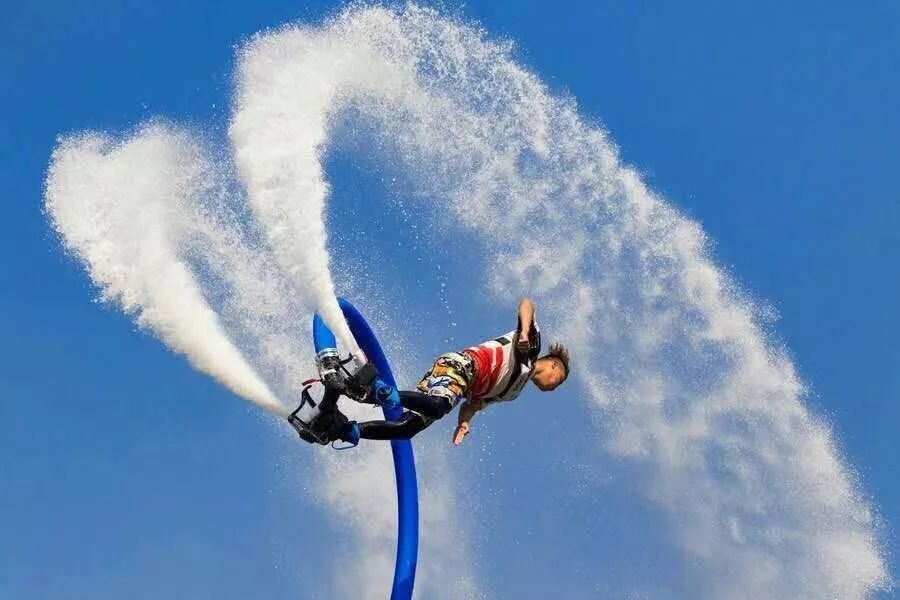 空中飞人上演"激情与速度"!